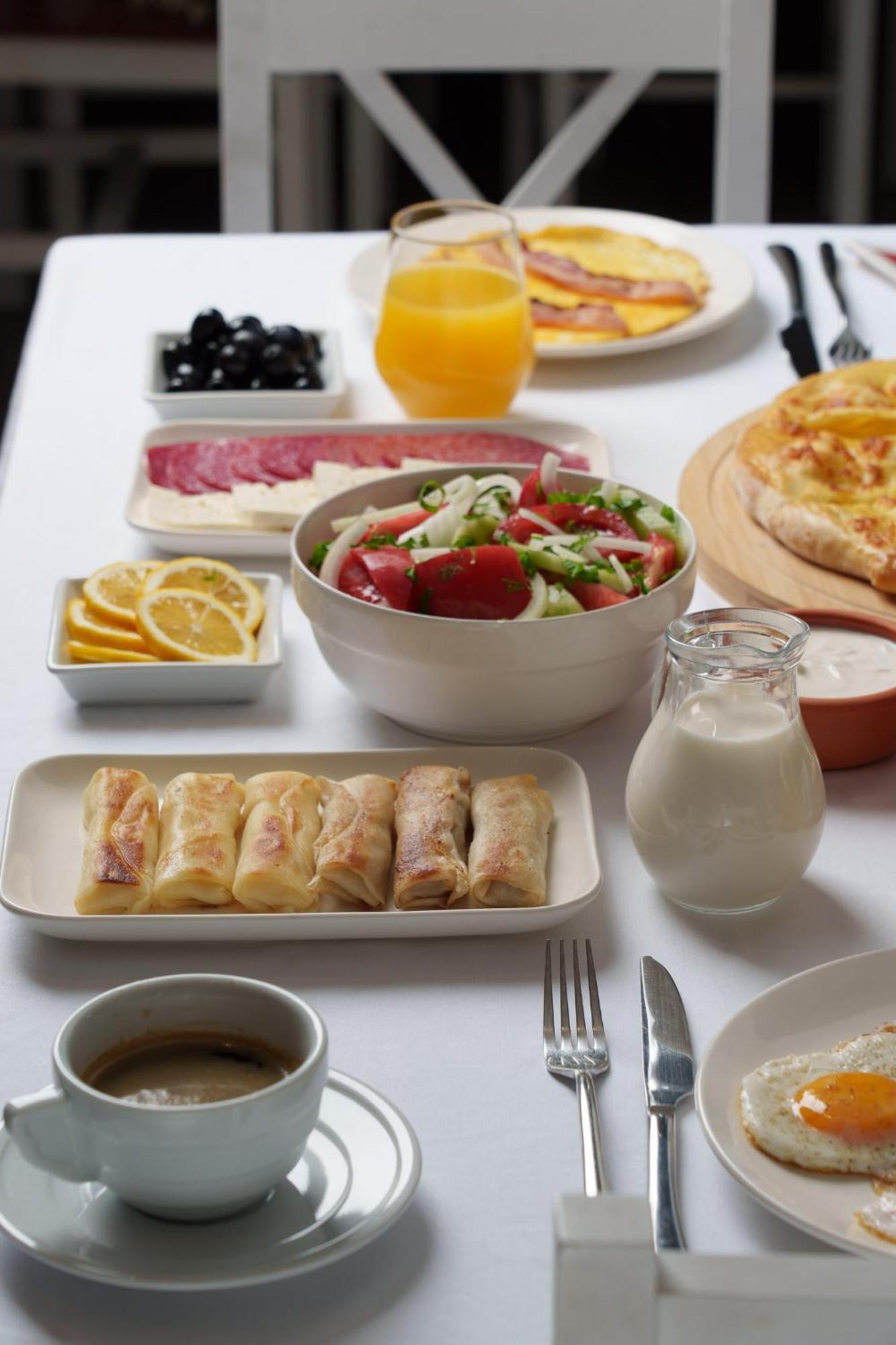 Eleven Inn Tbilisi Ngoại thất bức ảnh
